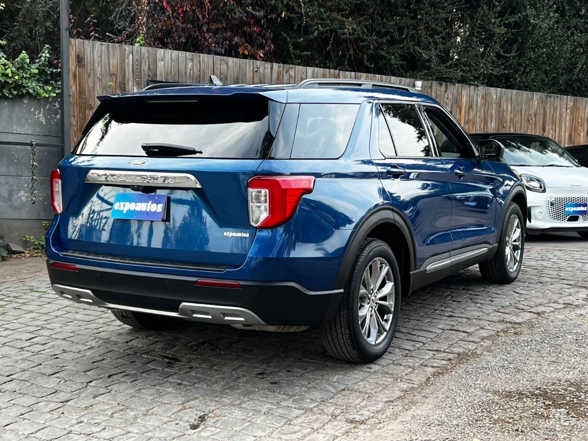 2023 Ford Explorer XLT miniatura 4