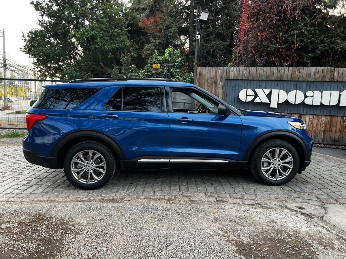 2023 Ford Explorer XLT miniatura 7