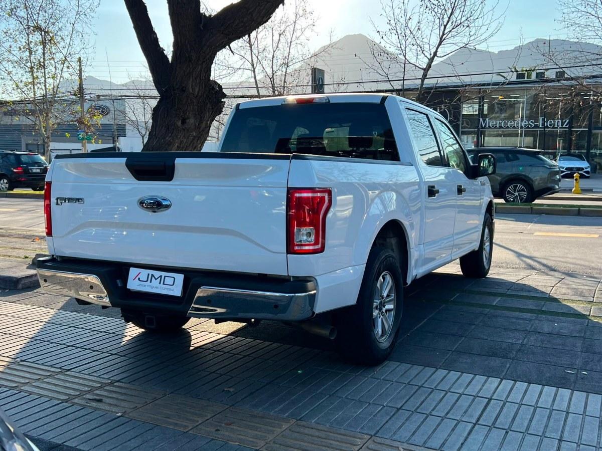2017 Ford F-150 XLT miniatura 4