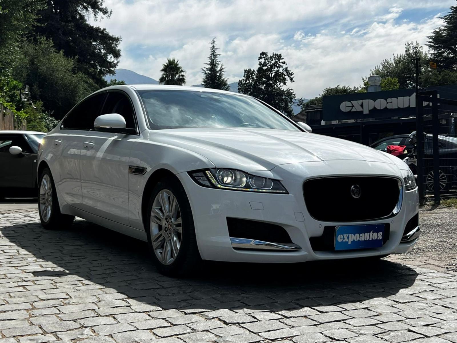2016 Jaguar XF imagen 1