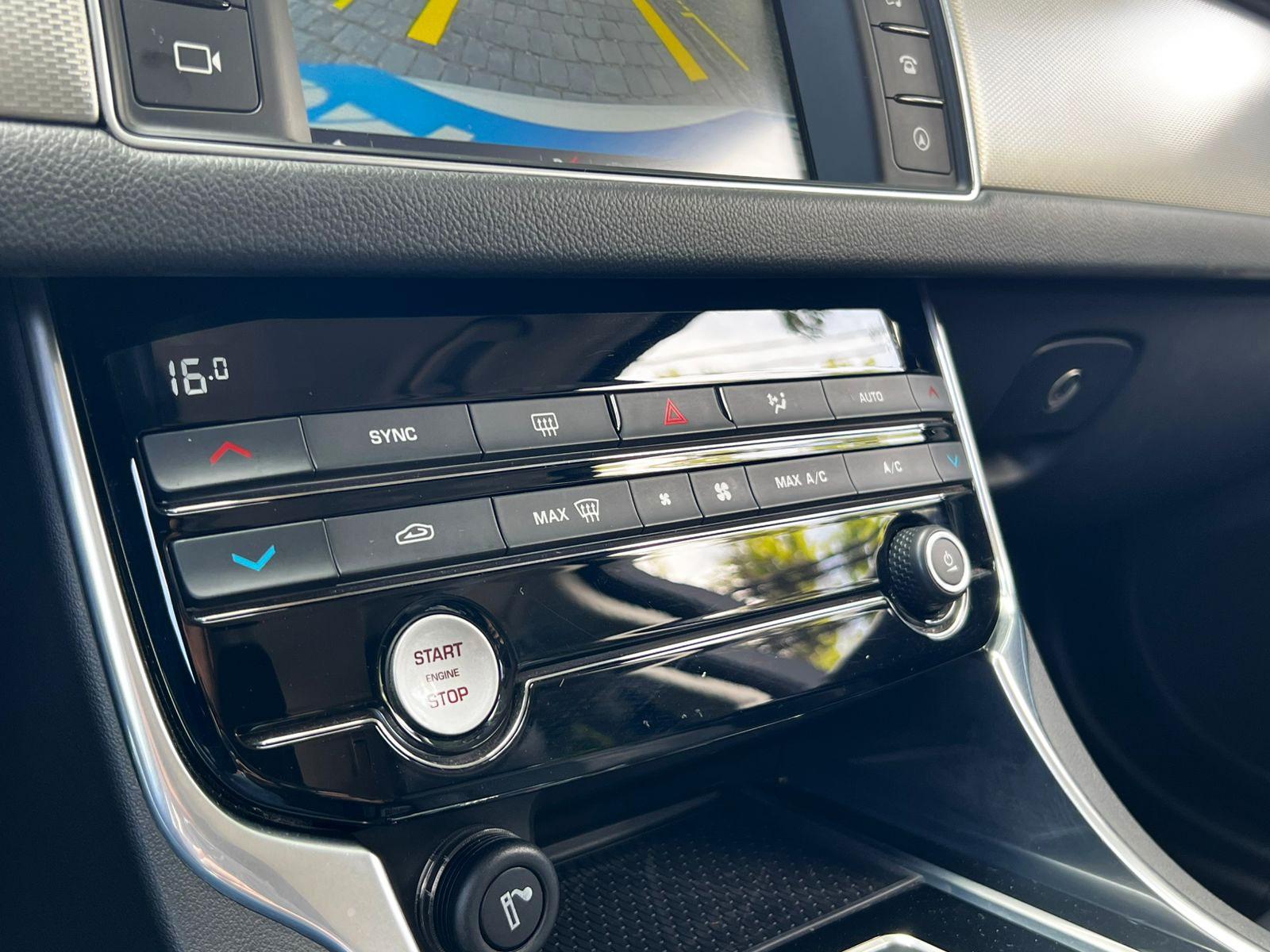 2016 Jaguar XF miniatura 11