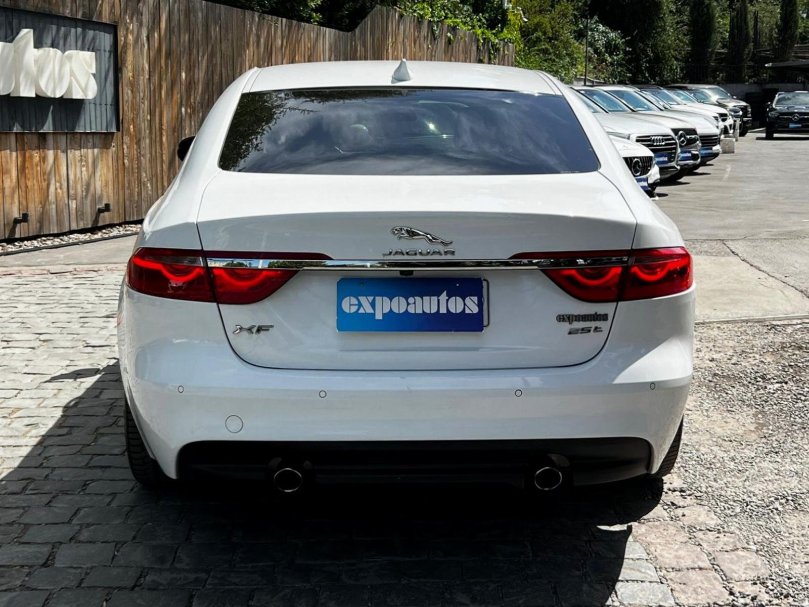 2016 Jaguar XF miniatura 5