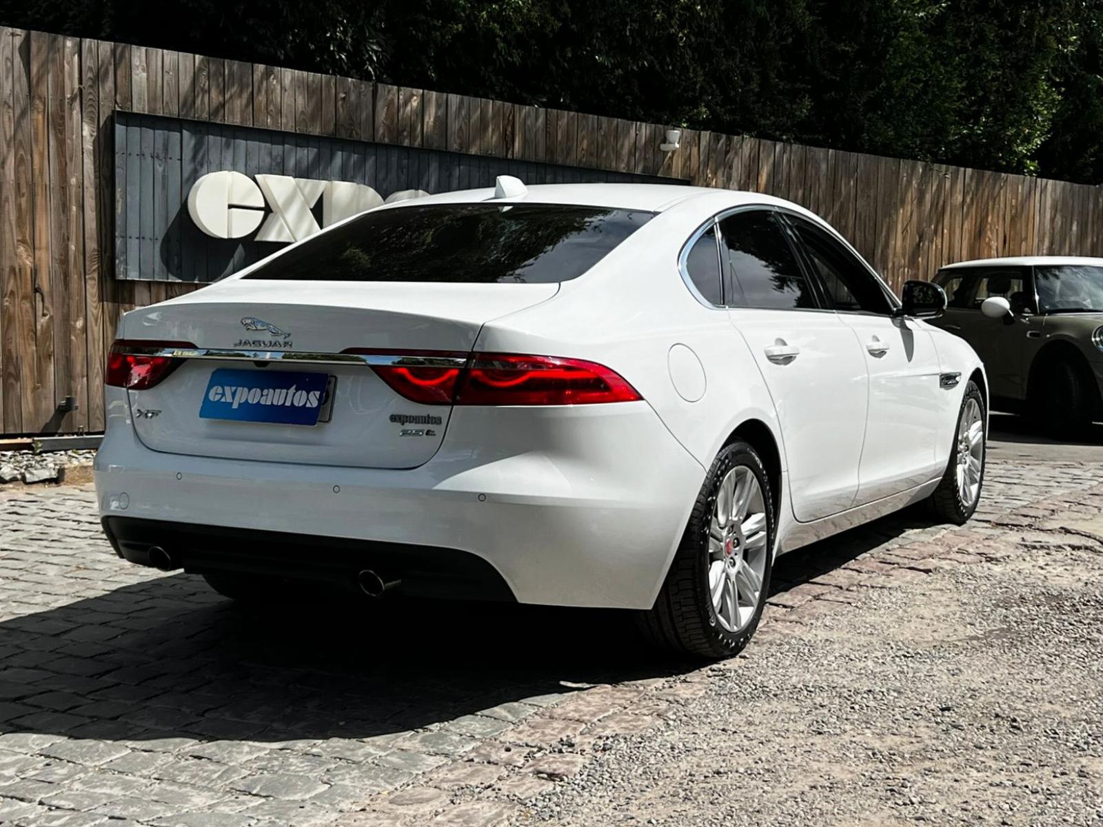 2016 Jaguar XF miniatura 6