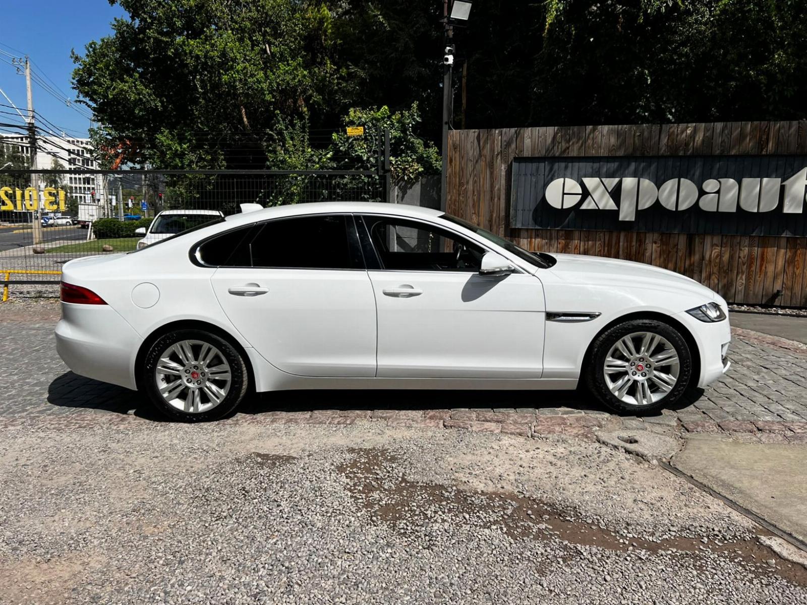 2016 Jaguar XF miniatura 7