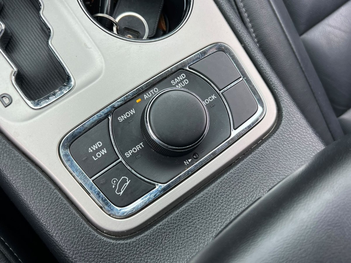 2011 Jeep Grand Cherokee miniatura 15