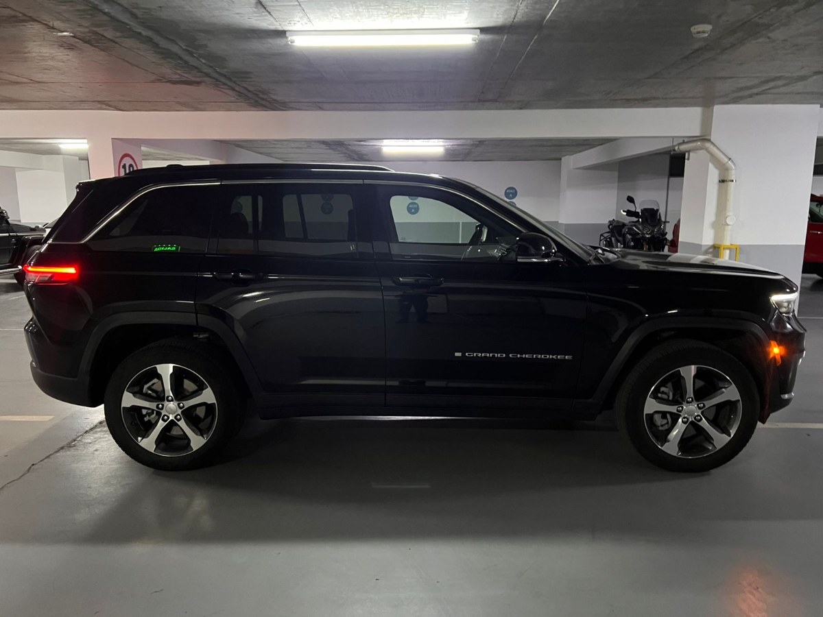 2025 Jeep Grand Cherokee miniatura 3