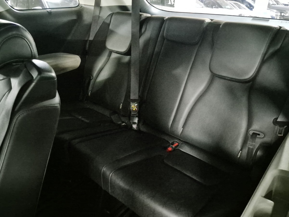 2024 Kia Carnival miniatura 9
