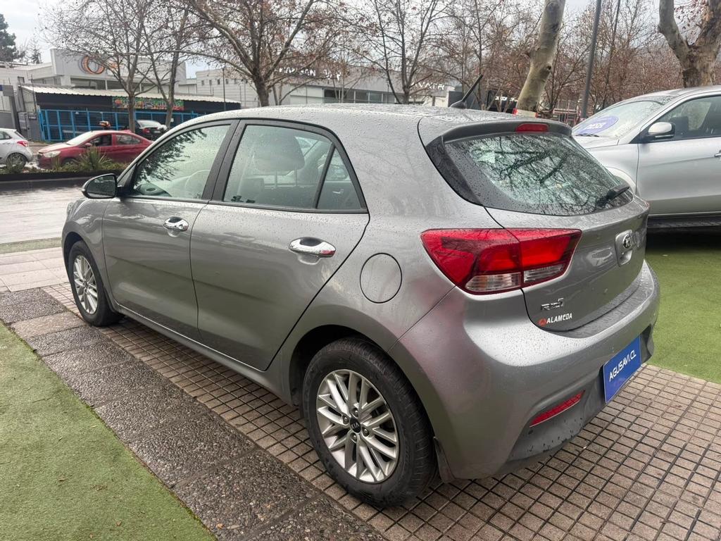 2022 Kia Rio 5 miniatura 5