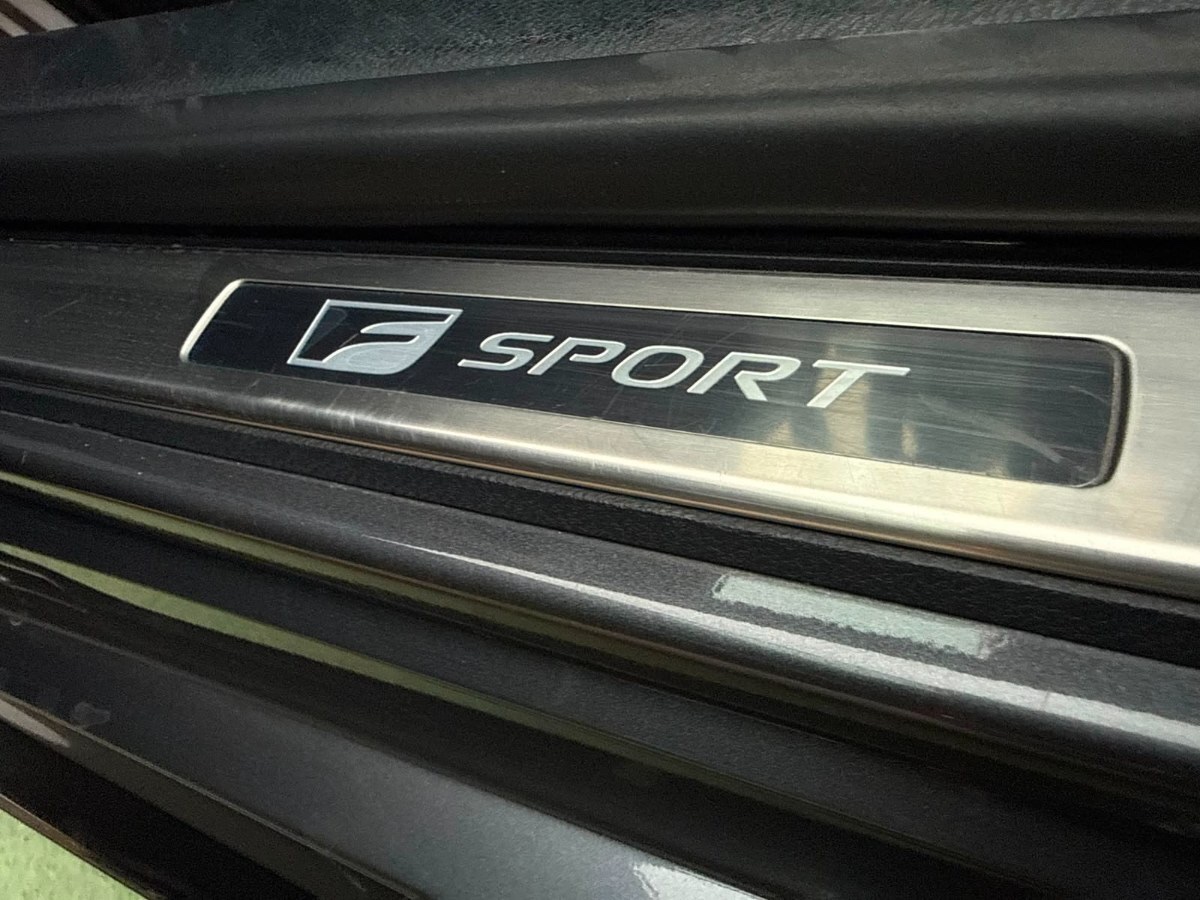 2024 Lexus IS 300 miniatura 11
