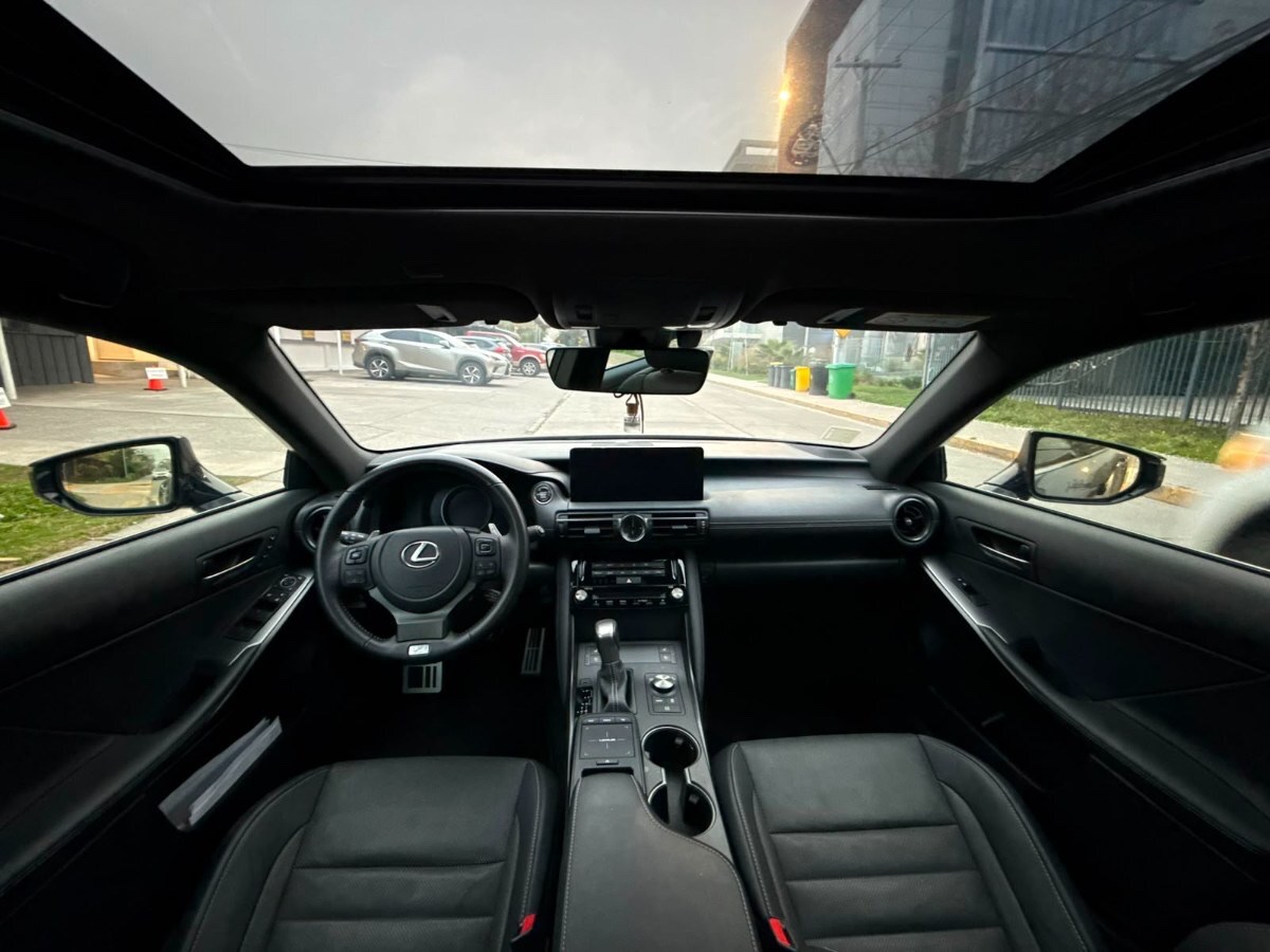 2024 Lexus IS 300 miniatura 12