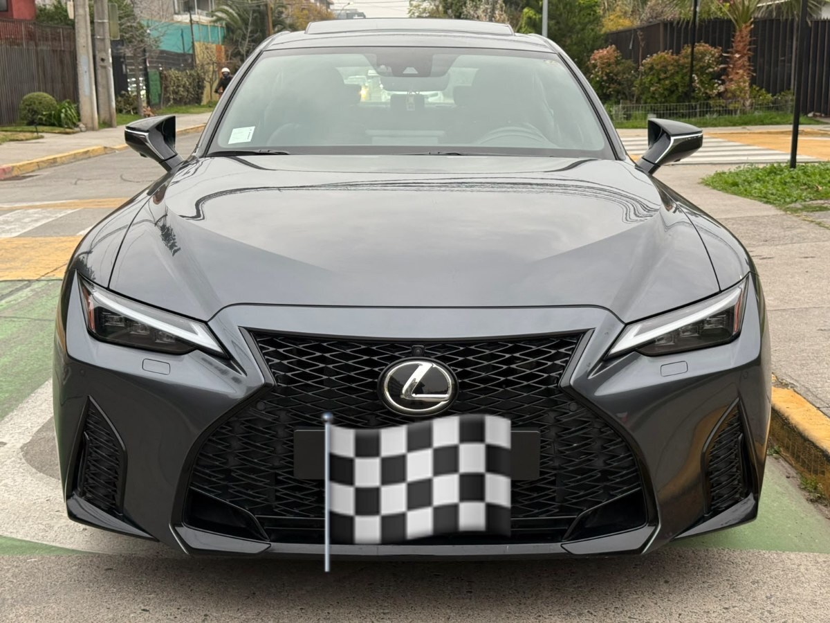 2024 Lexus IS 300 miniatura 2