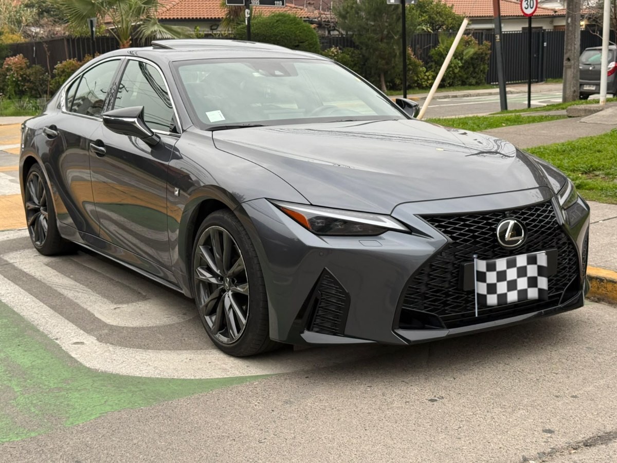 2024 Lexus IS 300 miniatura 3