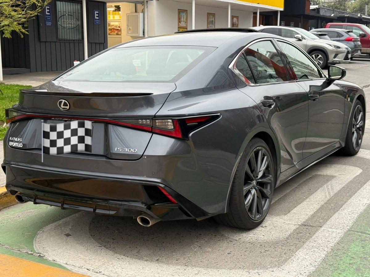 2024 Lexus IS 300 miniatura 5