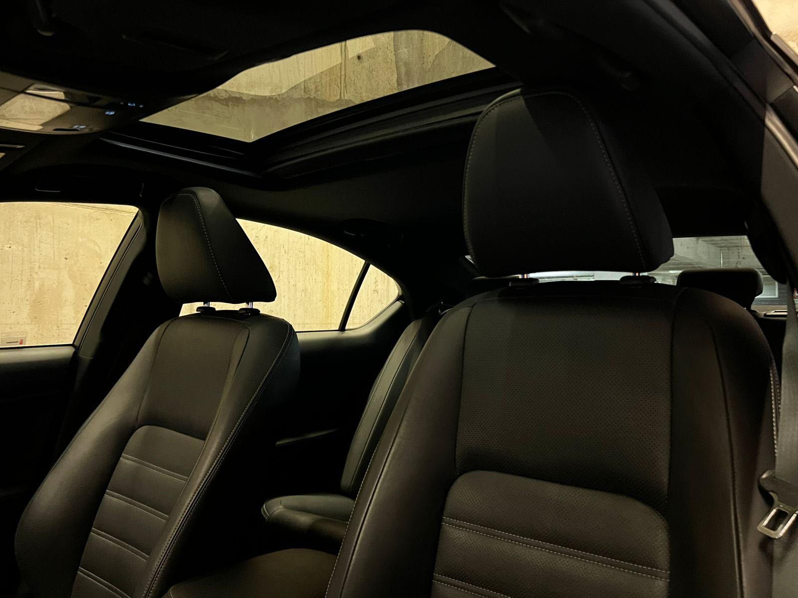 2024 Lexus IS300 miniatura 11