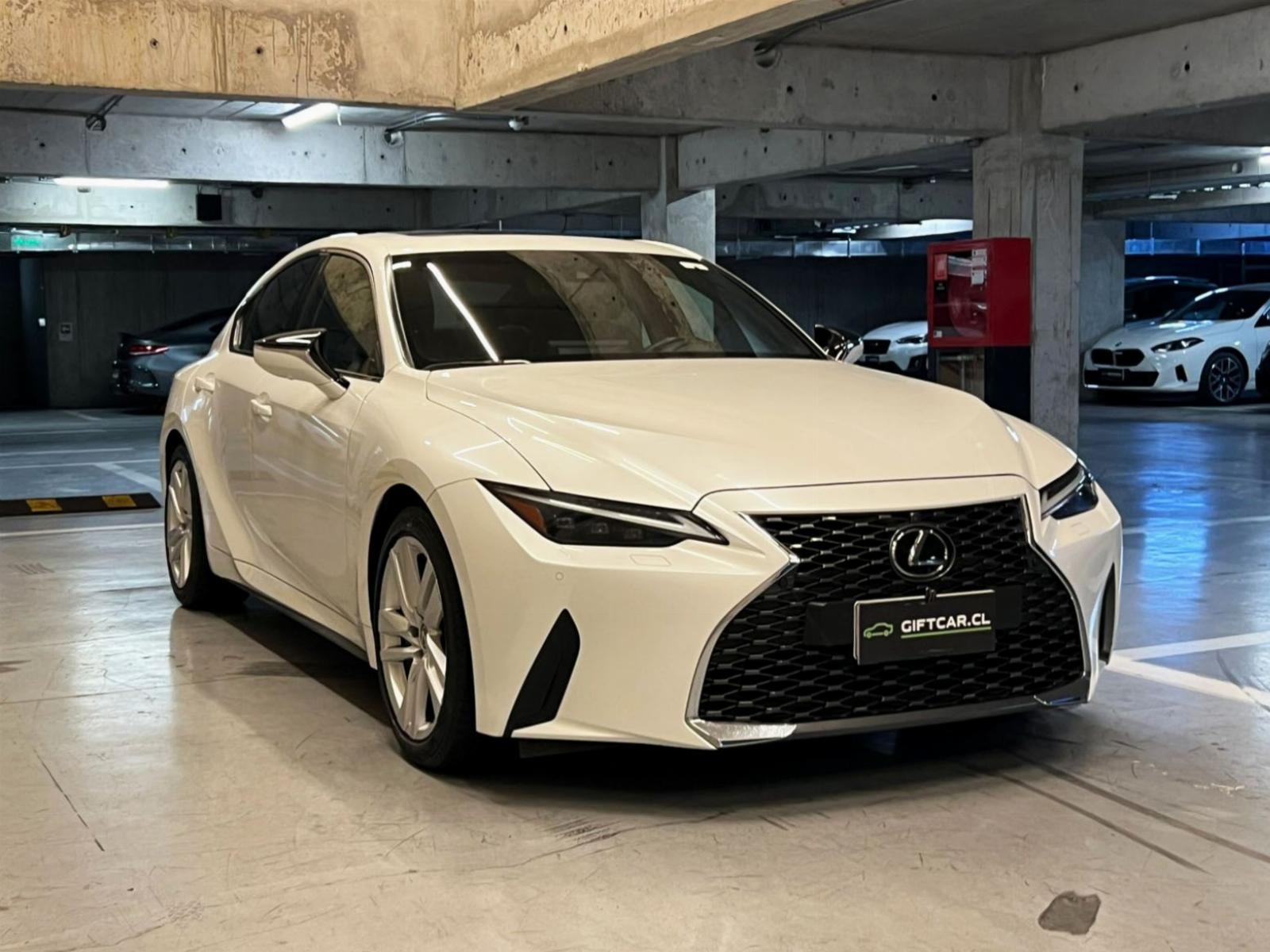 2024 Lexus IS300 miniatura 2