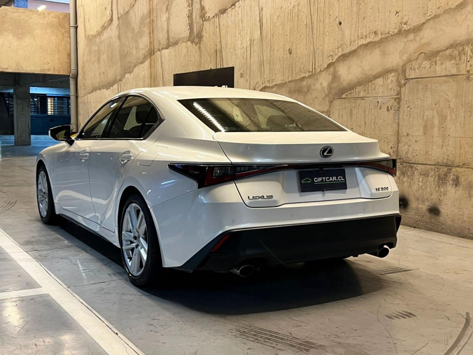 2024 Lexus IS300 miniatura 3