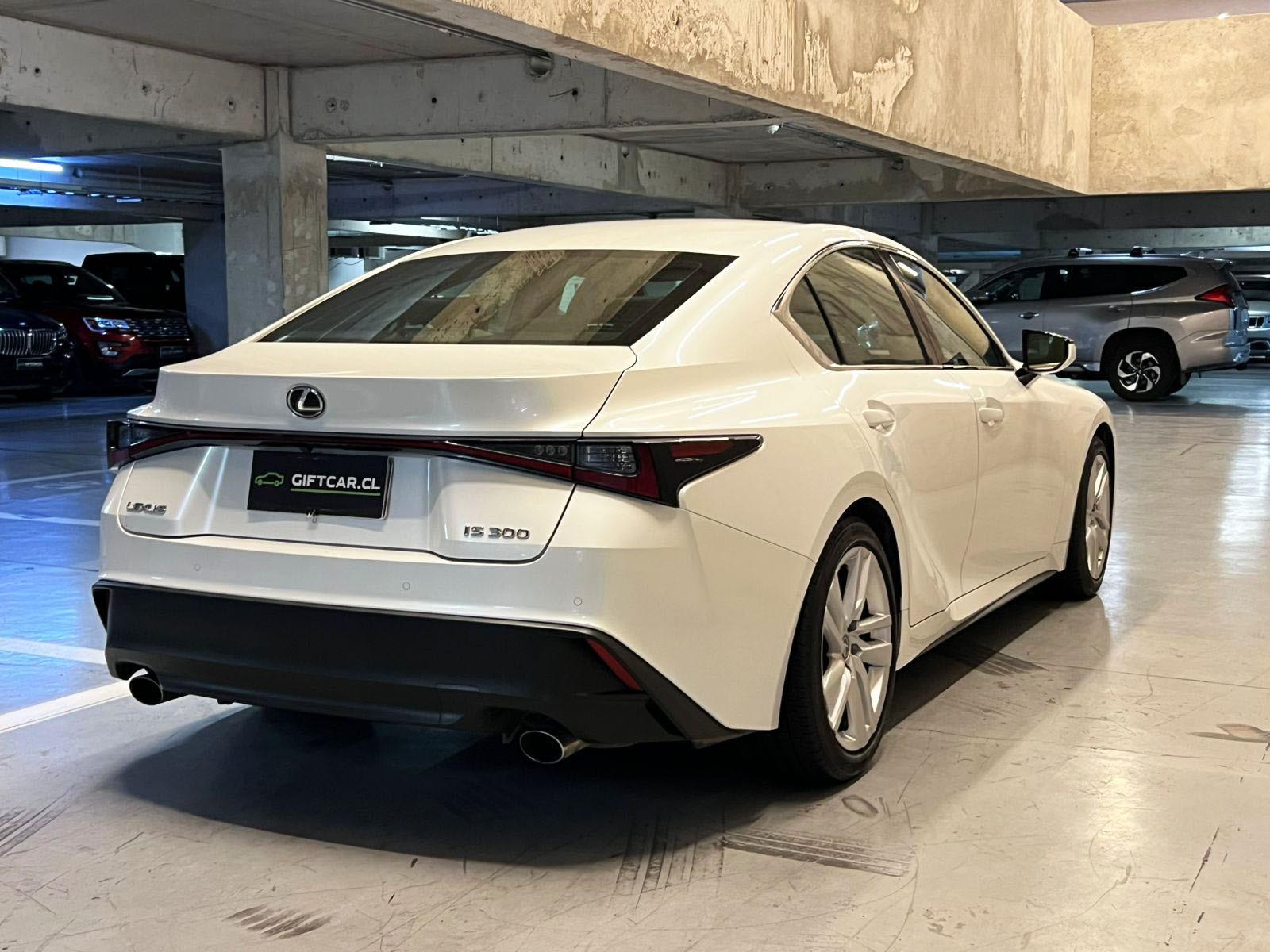 2024 Lexus IS300 miniatura 4