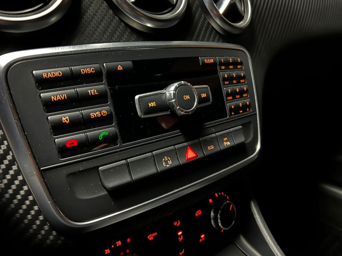 2015 Mercedes Benz A200 miniatura 11