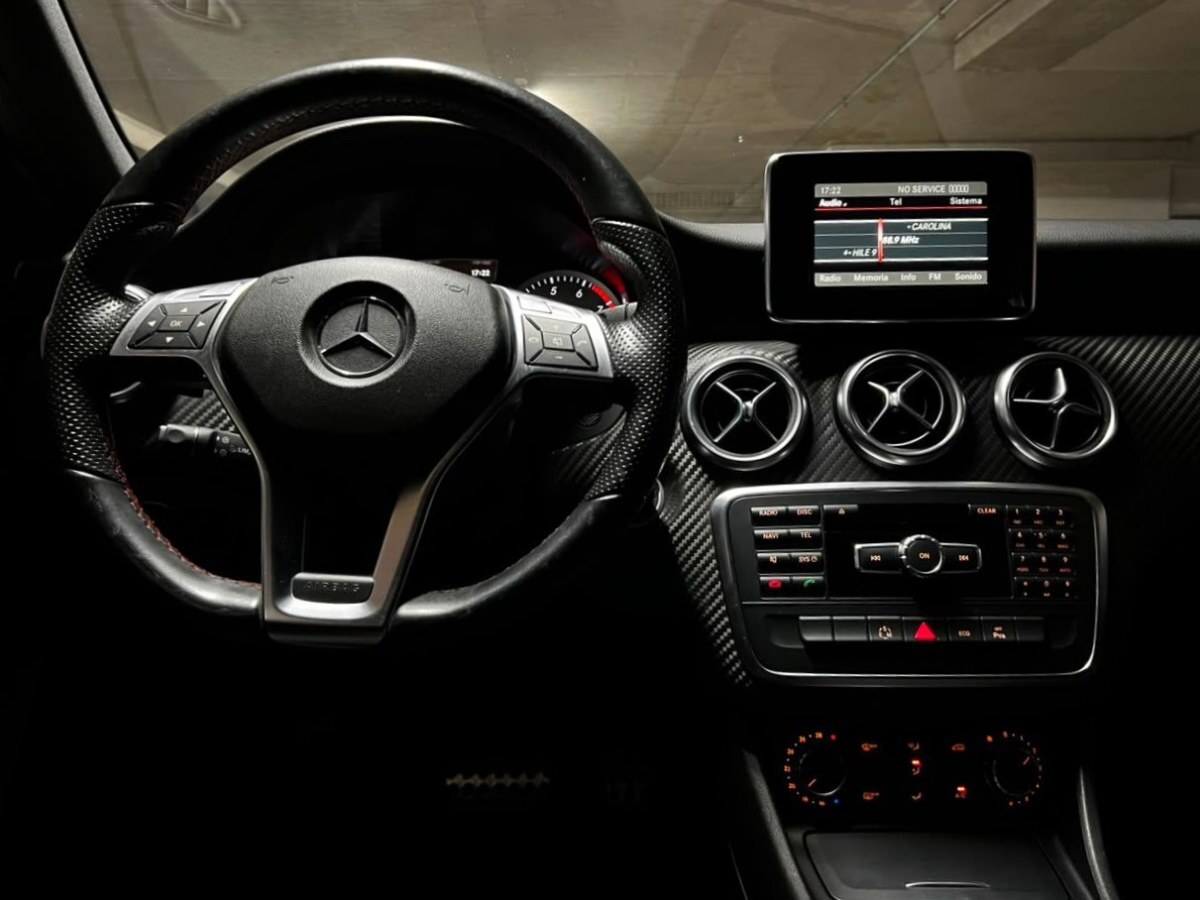 2015 Mercedes Benz A200 miniatura 9
