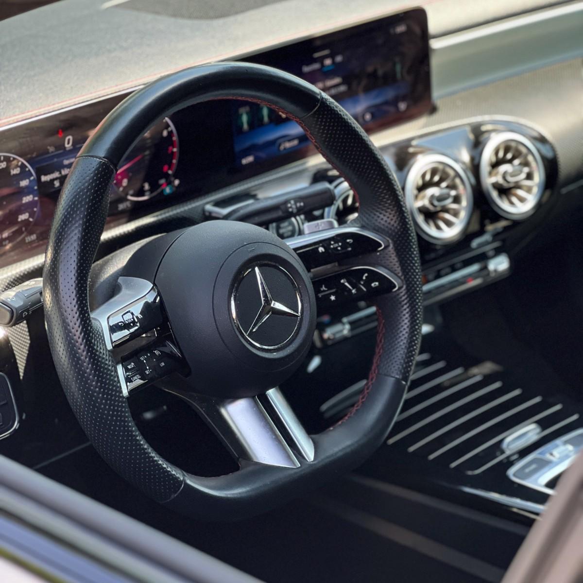2025 Mercedes Benz CLA 200 miniatura 13