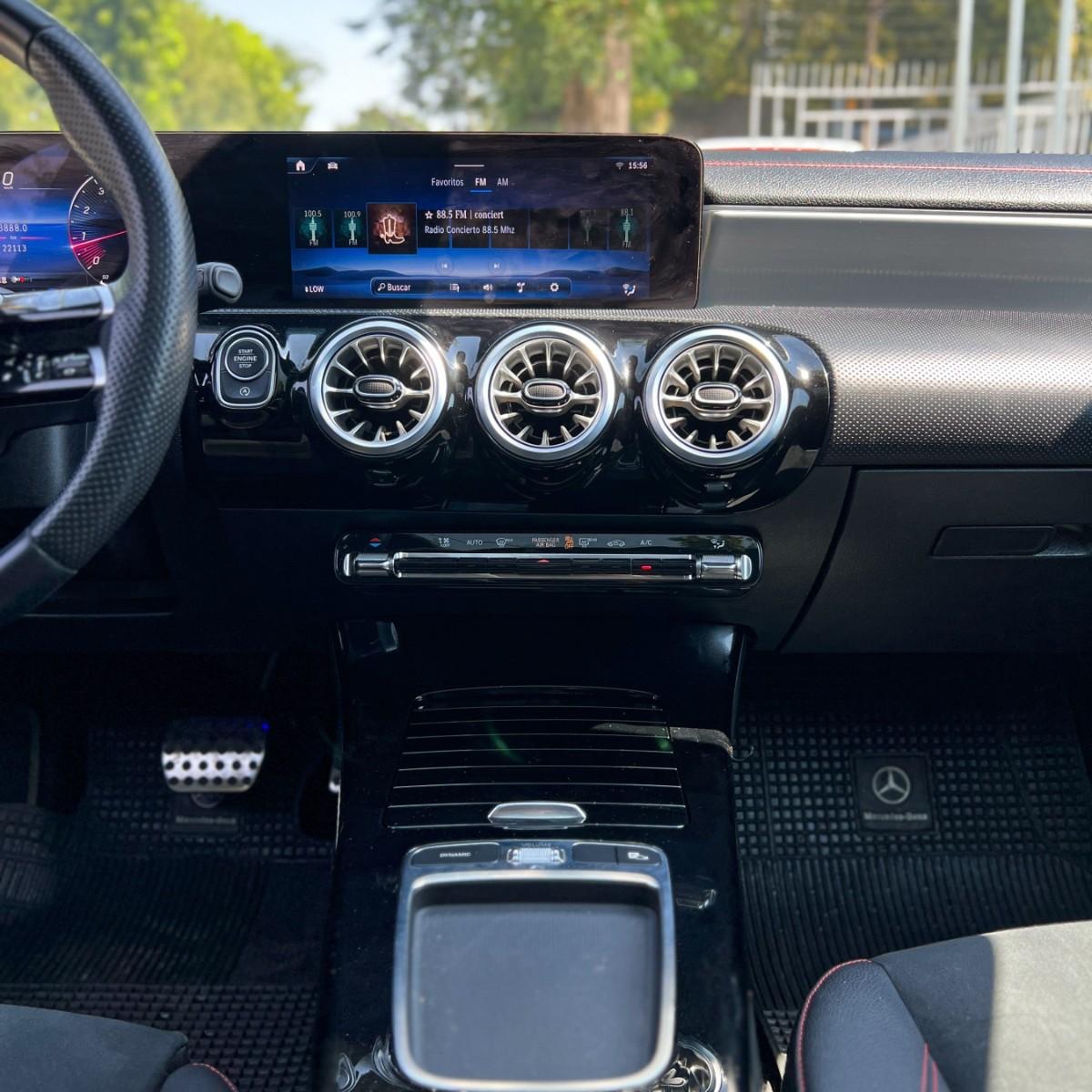 2025 Mercedes Benz CLA 200 miniatura 16
