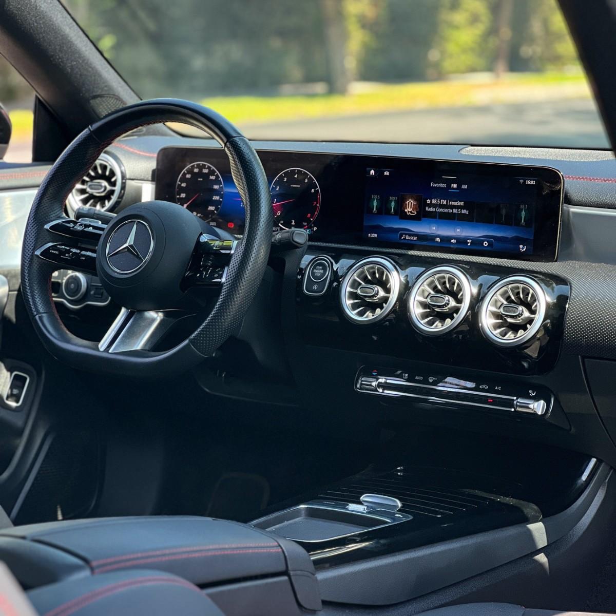 2025 Mercedes Benz CLA 200 miniatura 17