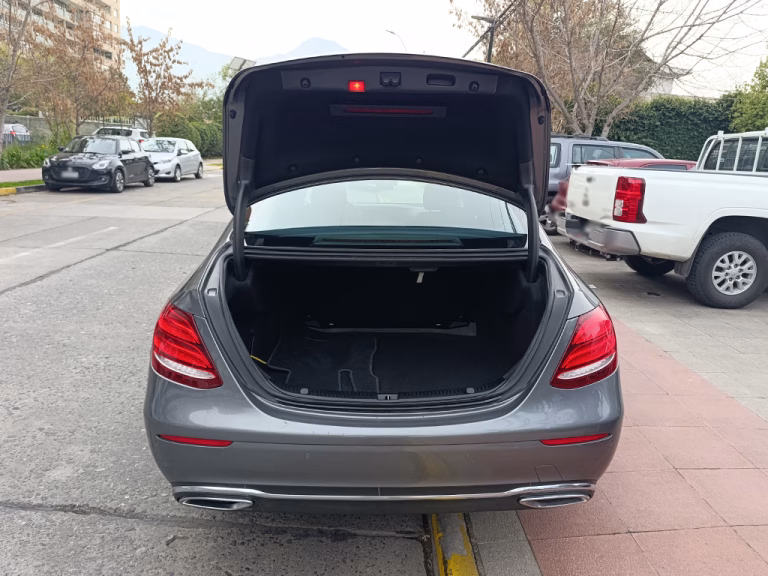 2017 Mercedes Benz E220d miniatura 10