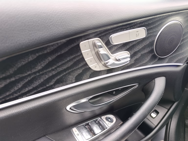 2017 Mercedes Benz E220d miniatura 11