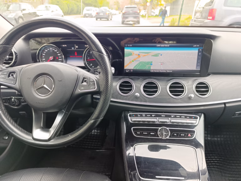 2017 Mercedes Benz E220d miniatura 13