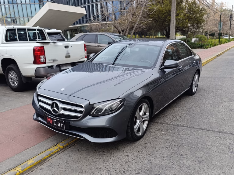 2017 Mercedes Benz E220d miniatura 2