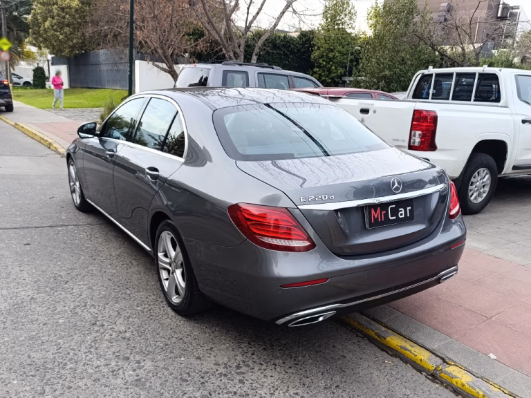 2017 Mercedes Benz E220d miniatura 4