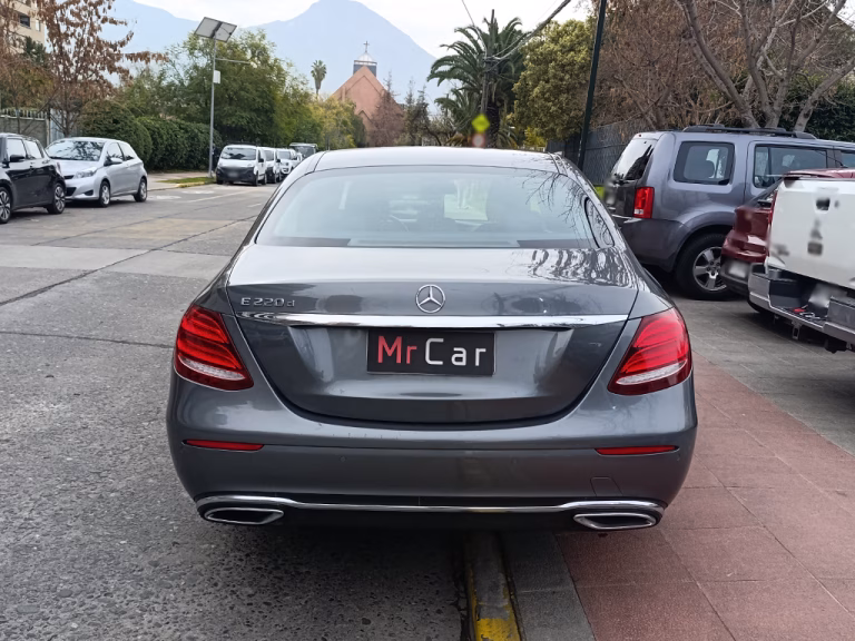 2017 Mercedes Benz E220d miniatura 5