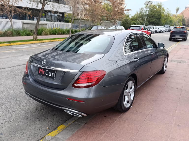 2017 Mercedes Benz E220d miniatura 9
