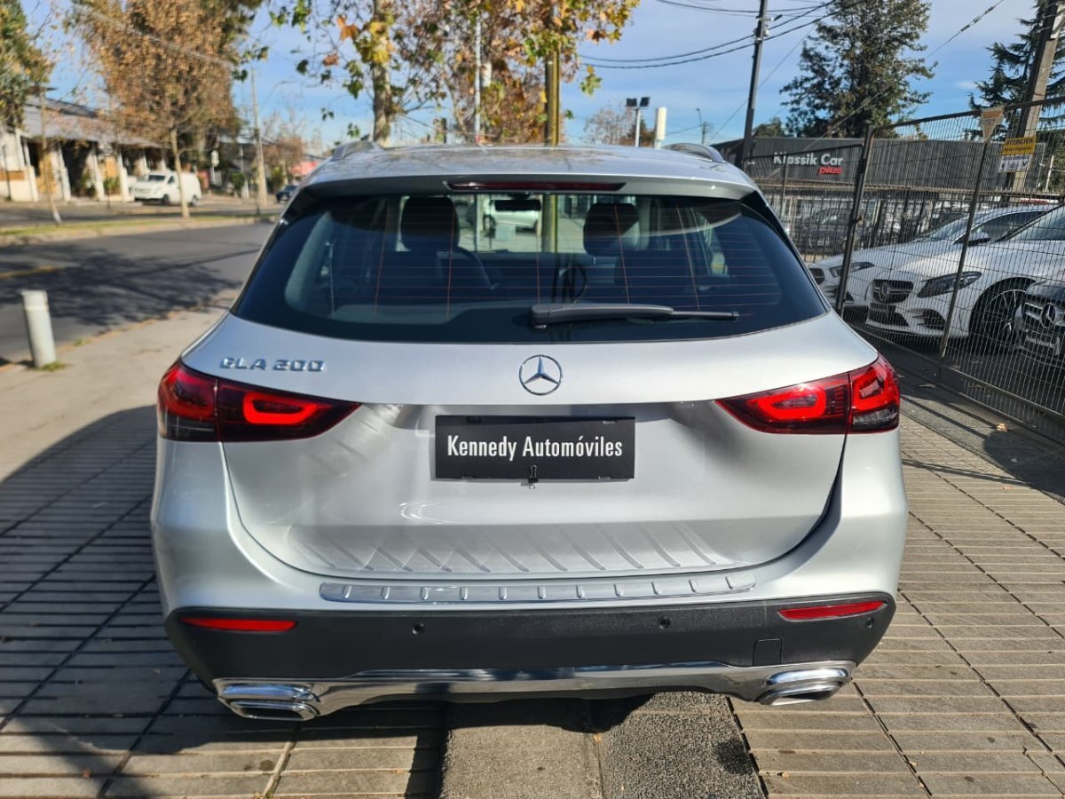 2022 Mercedes Benz GLA 200 miniatura 4