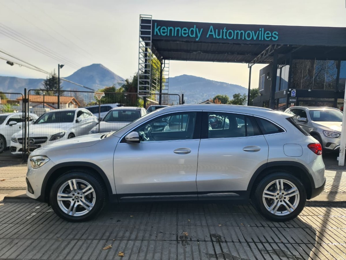 2022 Mercedes Benz GLA 200 miniatura 5