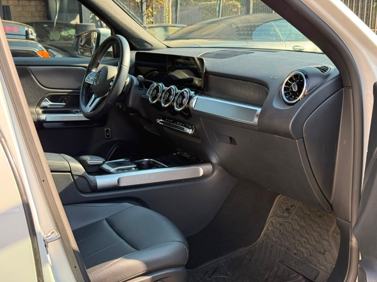 2023 Mercedes Benz GLB 200 miniatura 9