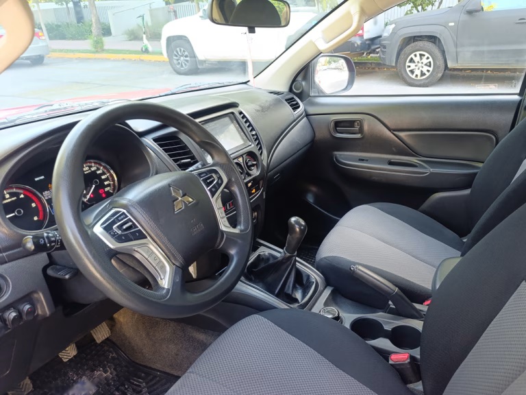2024 Mitsubishi L200 miniatura 6