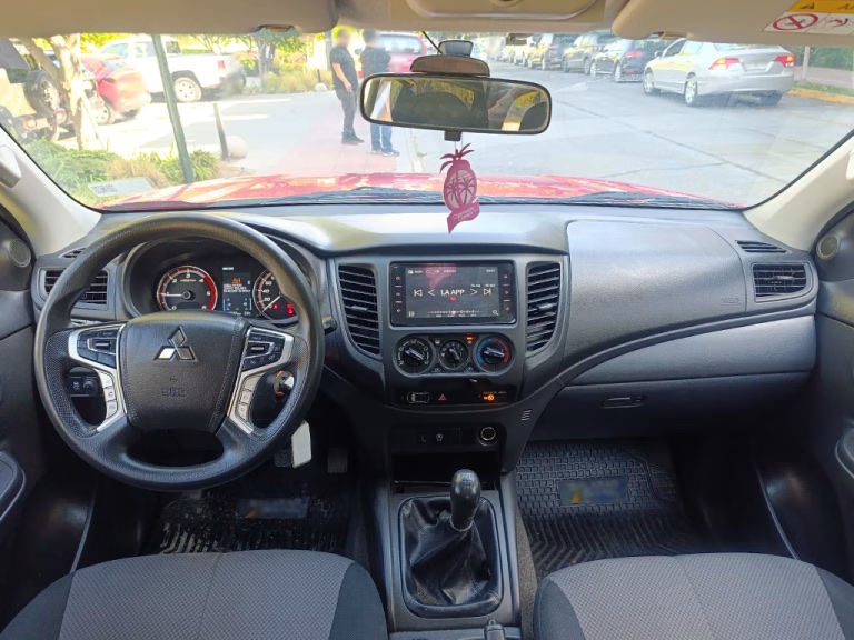 2024 Mitsubishi L200 miniatura 8