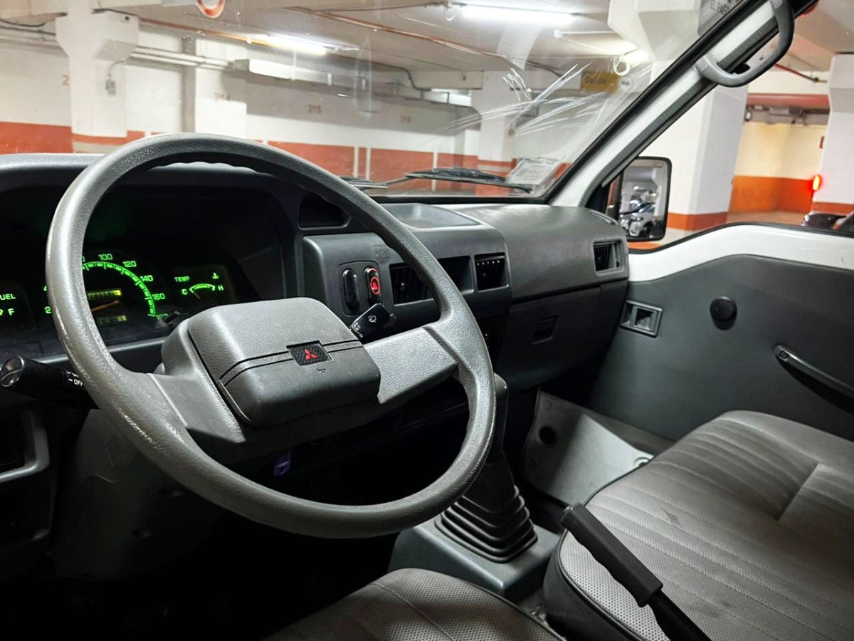 2008 Mitsubishi L300 miniatura 7