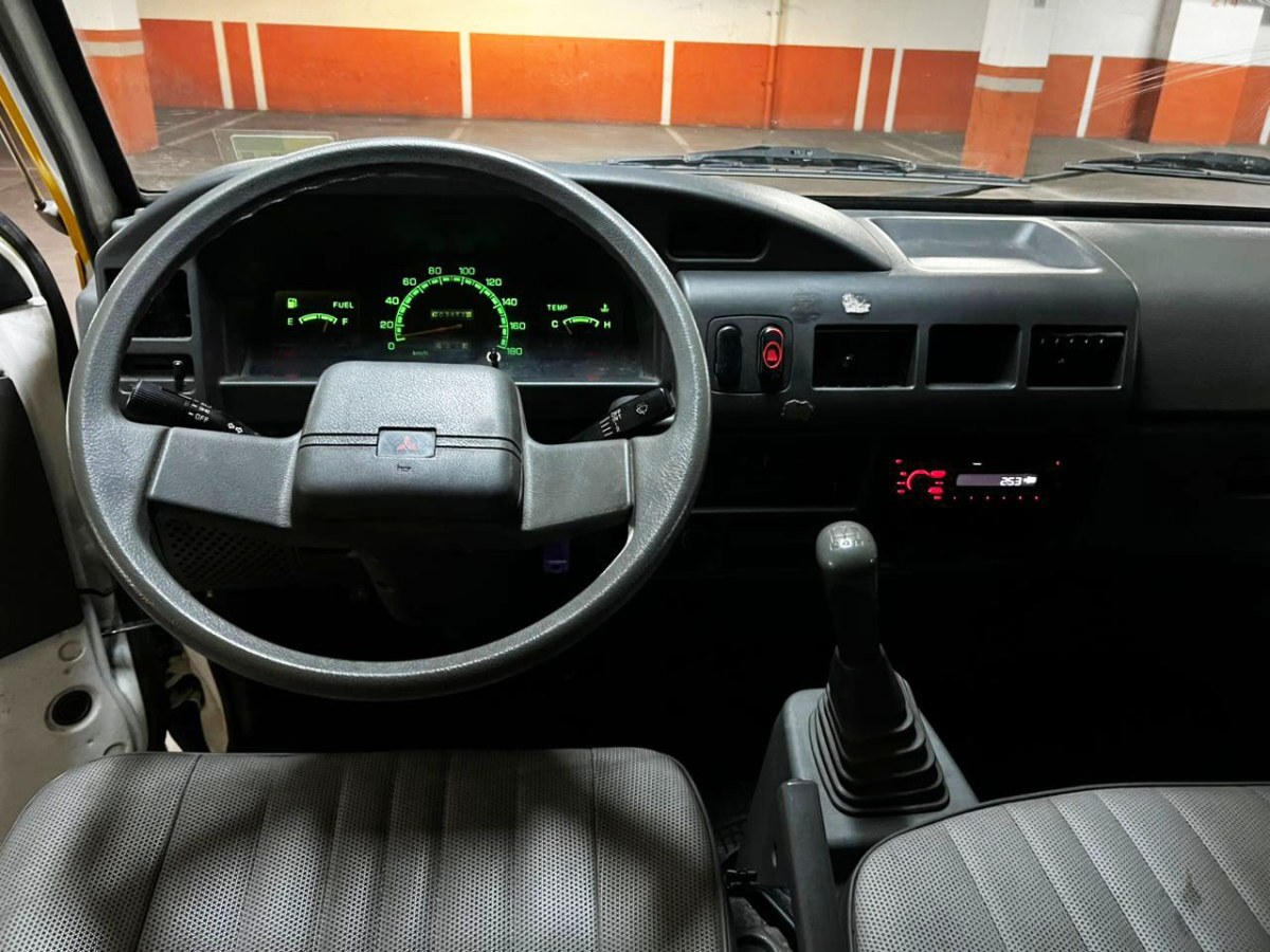 2008 Mitsubishi L300 miniatura 8
