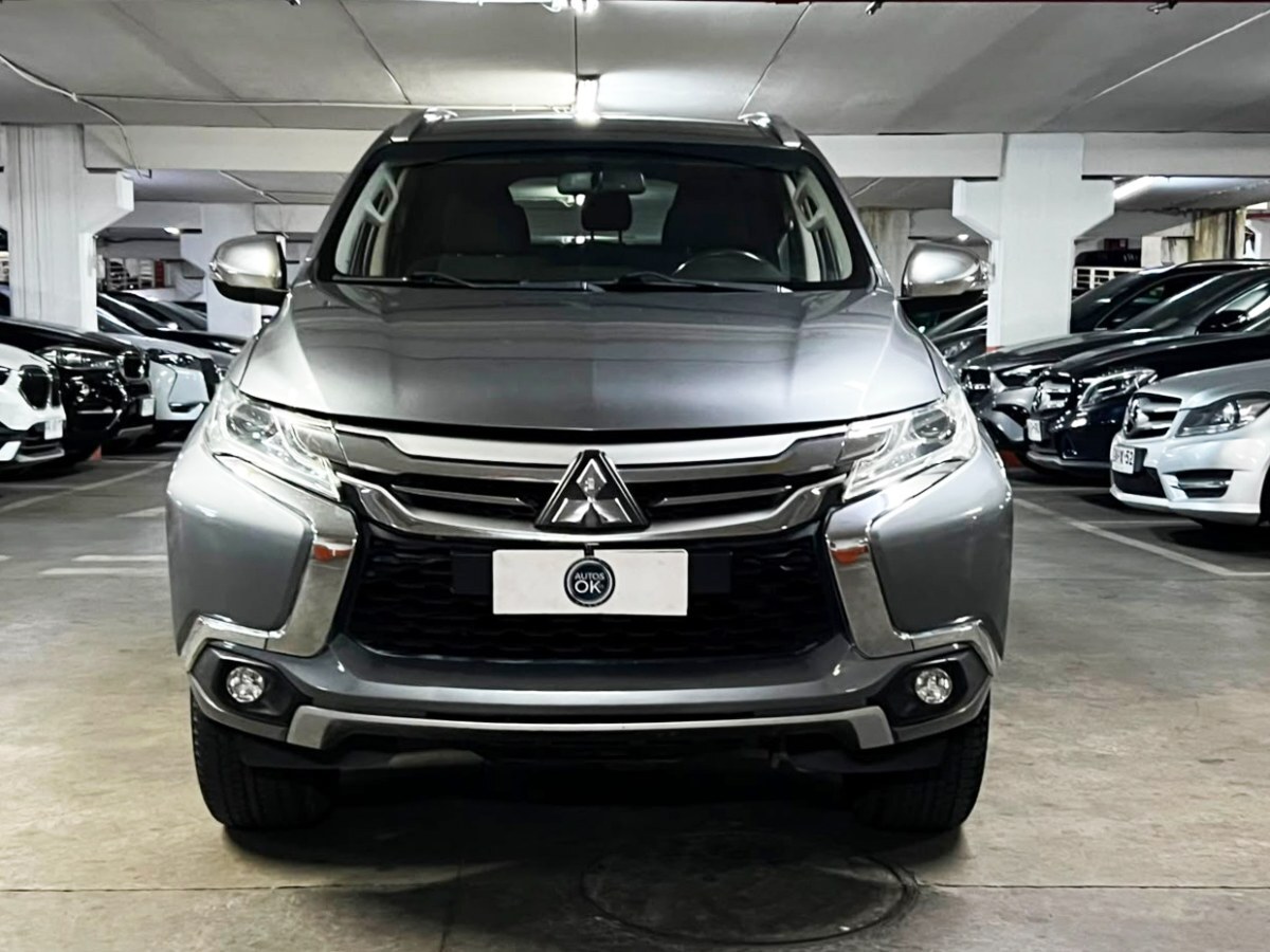 2019 Mitsubishi Montero Sport miniatura 2