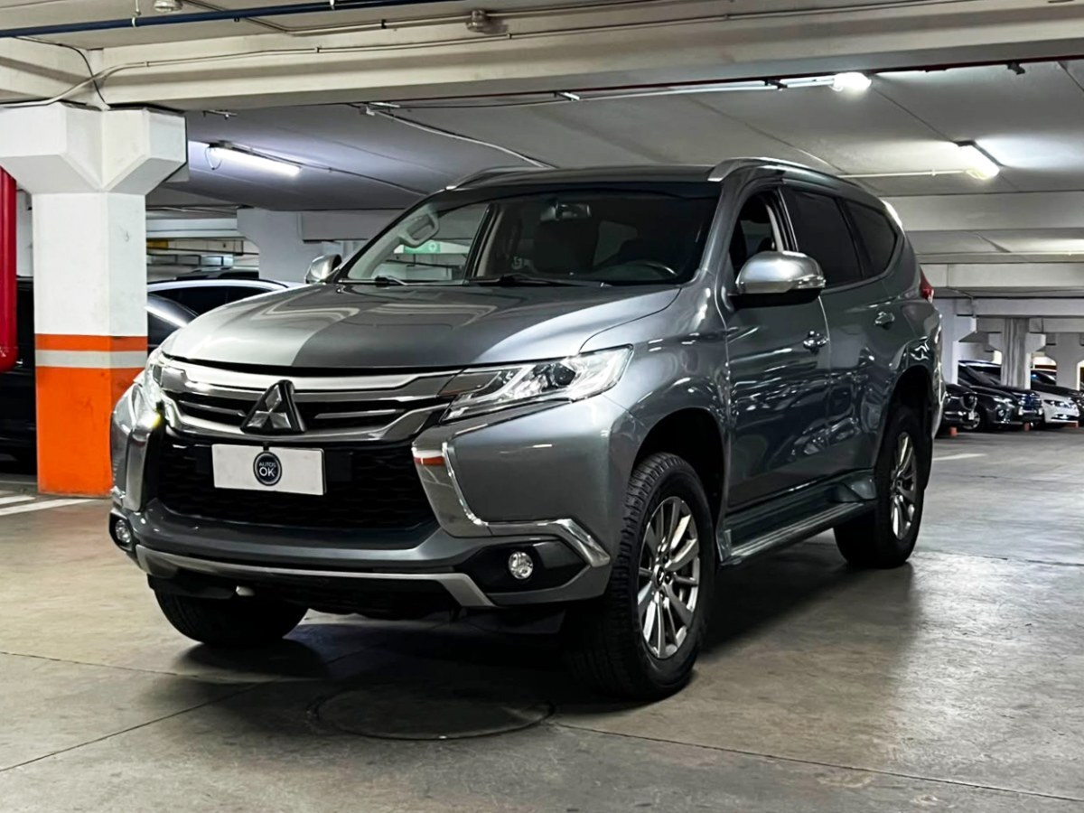 2019 Mitsubishi Montero Sport miniatura 3