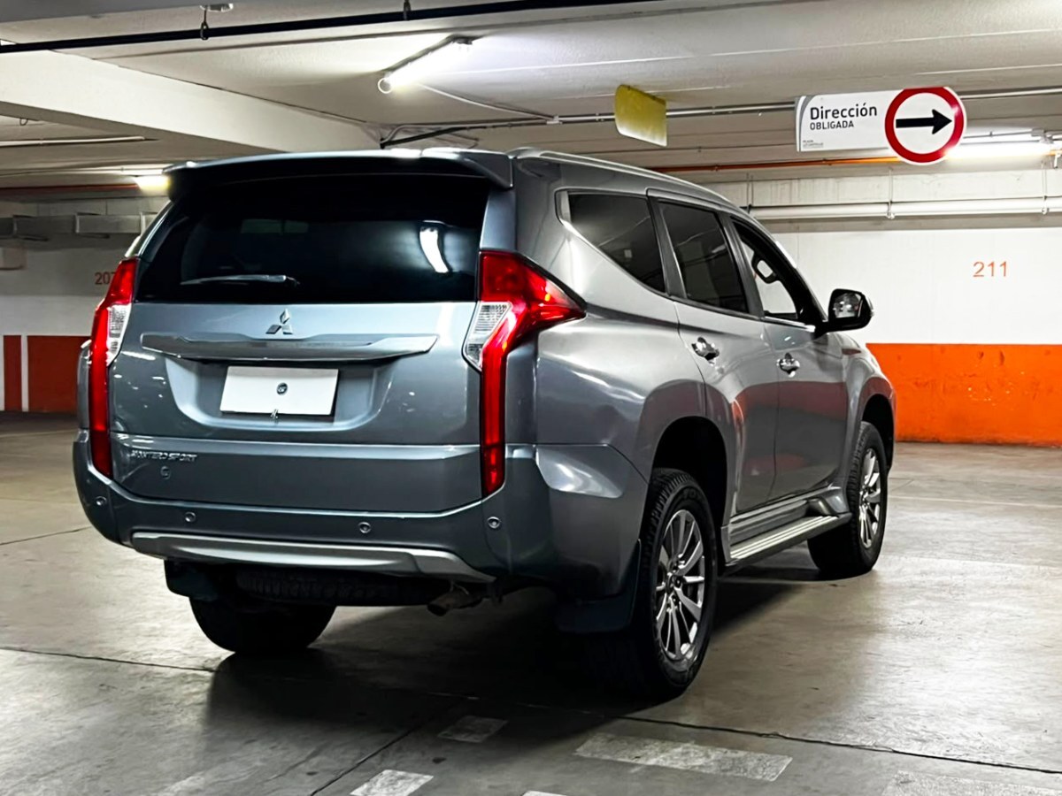 2019 Mitsubishi Montero Sport miniatura 4