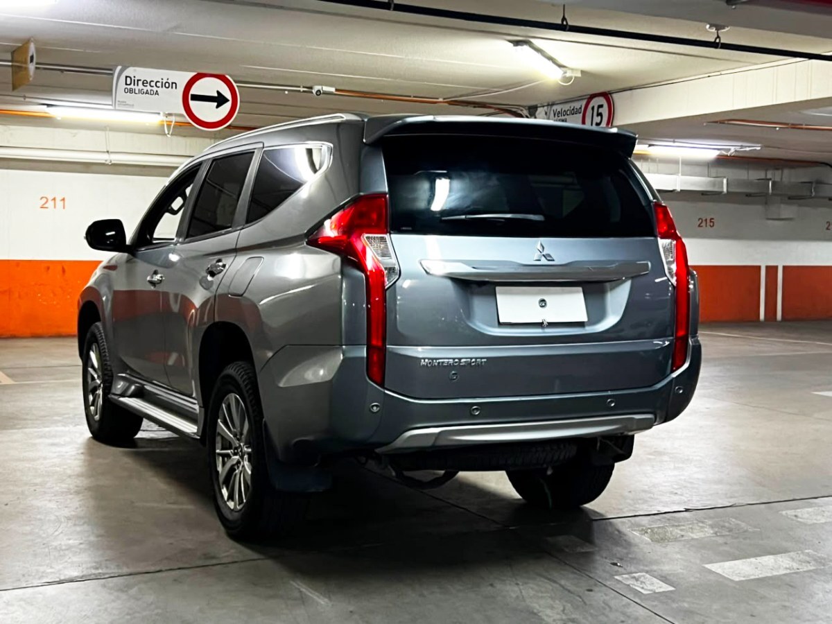 2019 Mitsubishi Montero Sport miniatura 5