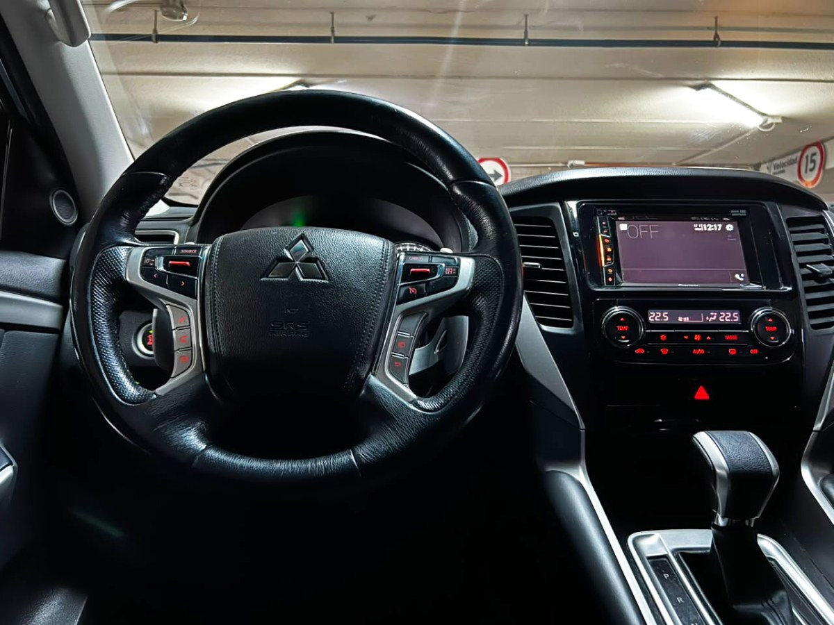 2019 Mitsubishi Montero Sport miniatura 7