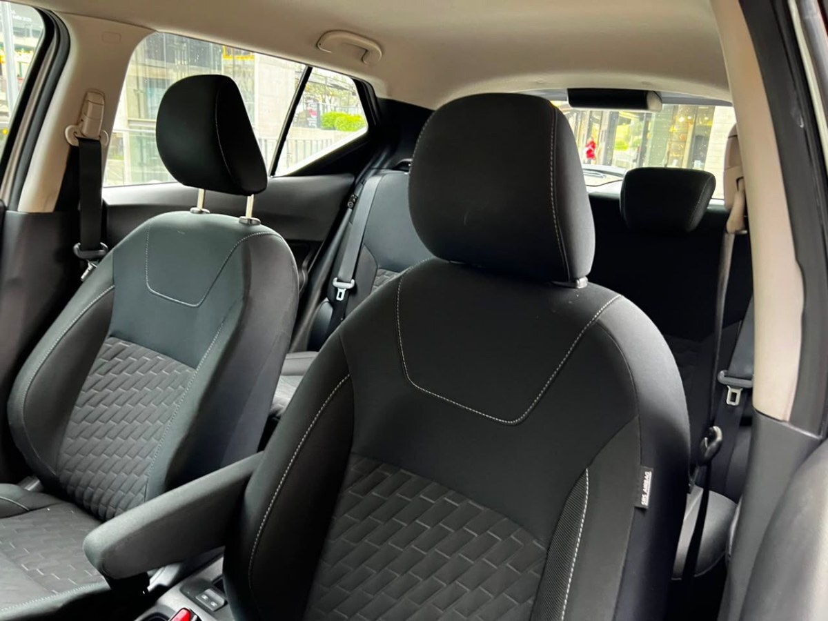 2025 Nissan Kicks miniatura 18