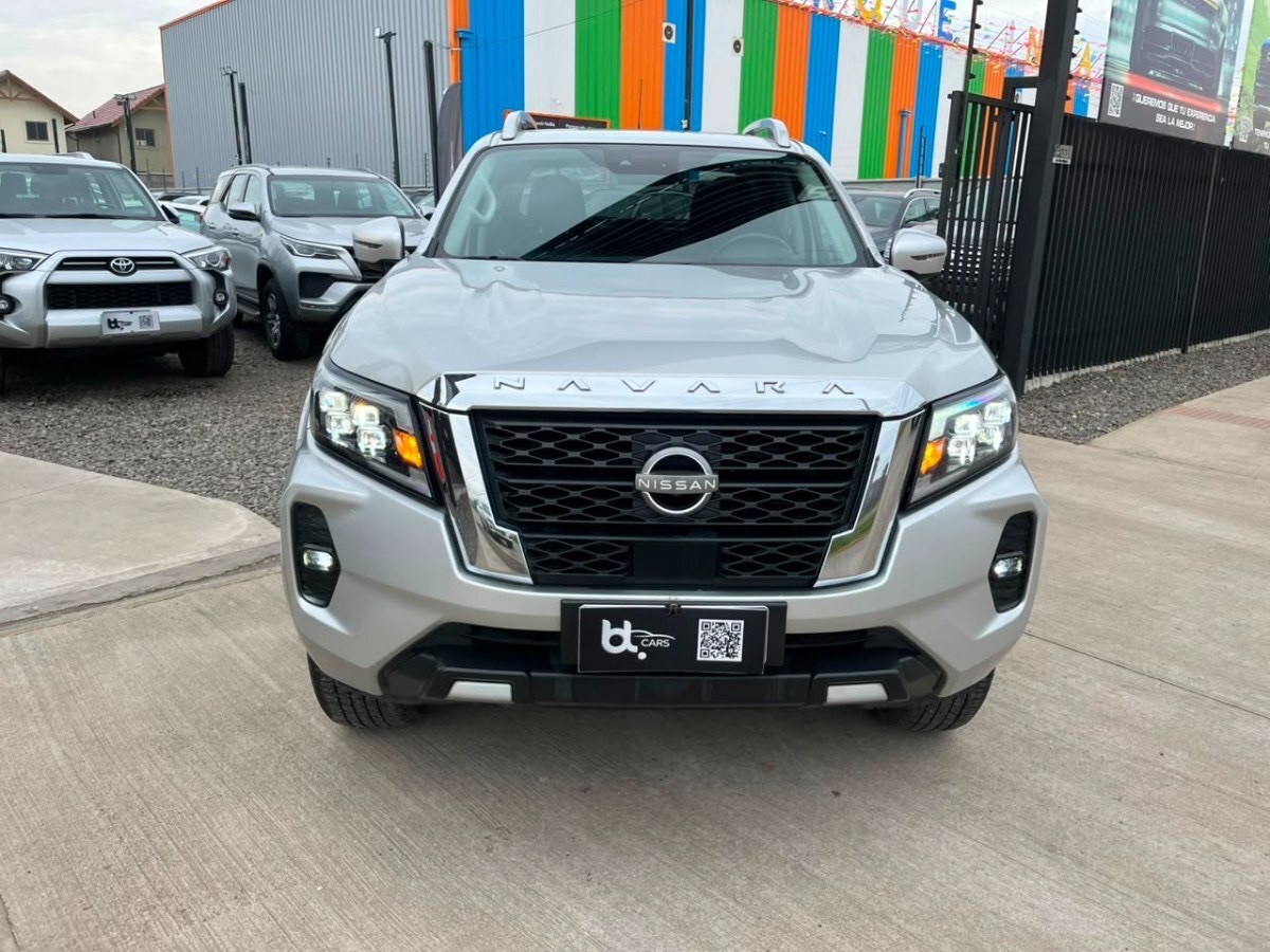 2023 Nissan Navara Platinum miniatura 2