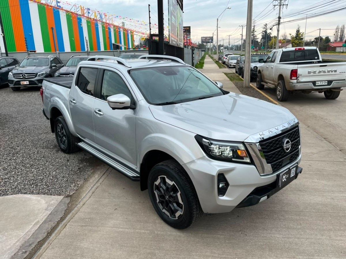 2023 Nissan Navara Platinum miniatura 3
