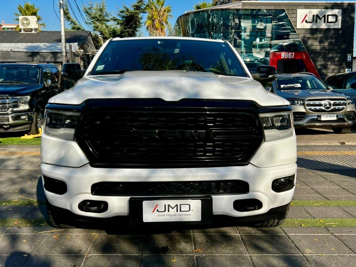 2023 RAM 1500 Big Horn eTorque miniatura 2