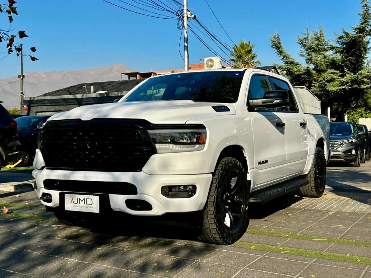 2023 RAM 1500 Big Horn eTorque miniatura 3
